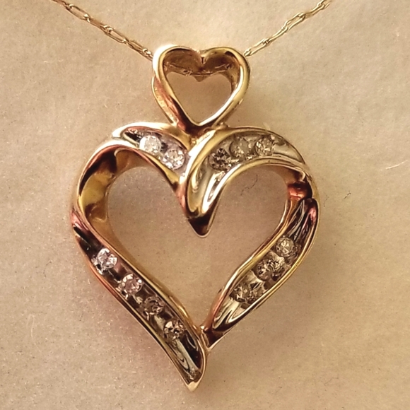 10K Gold Diamond Heart Necklace - Picture 5 of 14